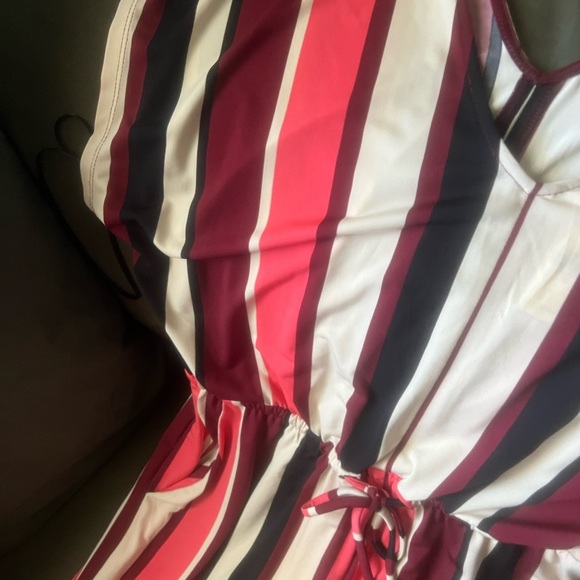 New Express jumpsuit. Size XS - Picture 8 of 9